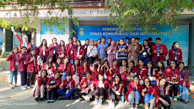 Puluhan Mahasiswa UKI Toraja Studi Penyiaran di Radio Peduli Parepare