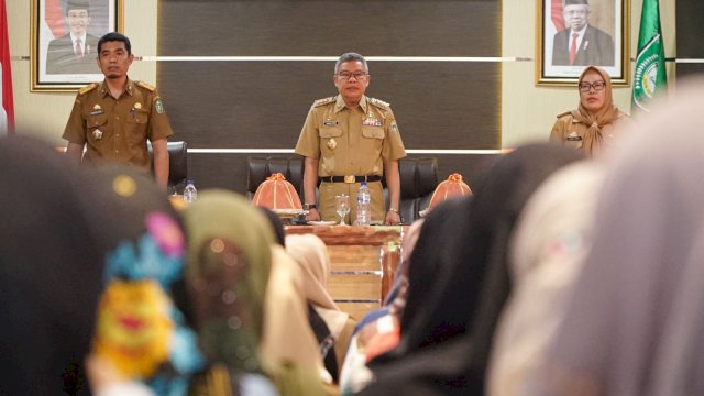 Taufan Pawe Buka Pendidikan Politik Perspektif Gender: Perempuan Harus Diangkat Derajatnya