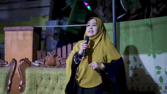 Tausiah Malam Pertama, Erna Rasyid Taufan Ingatkan Bekal Menuju Kematian