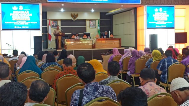 Buka Seminar Pendidikan, Taufan Pawe Ingatkan Peningkatan SDM