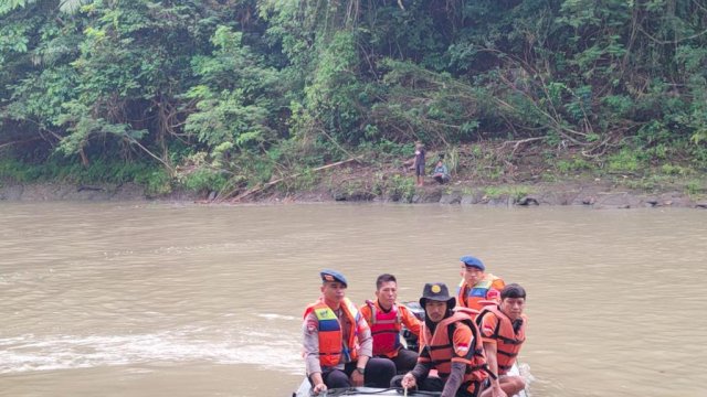 Proses pencaharian korban  Dandi (23) oleh Tim SAR/Ist