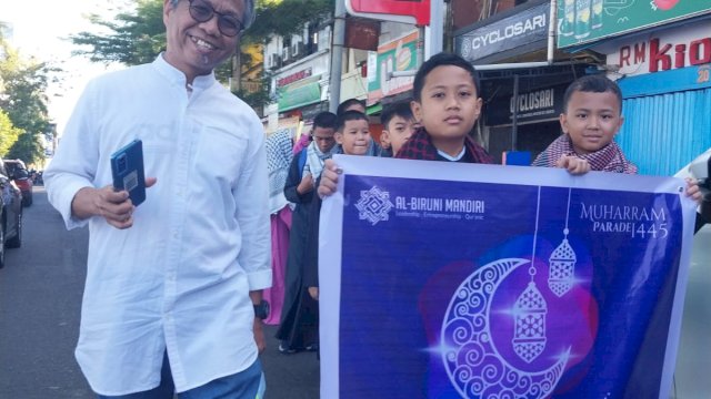  SIT Al-Biruni Latih Kepemimpinan Siswa Lewat Pawai Syiar Muharram