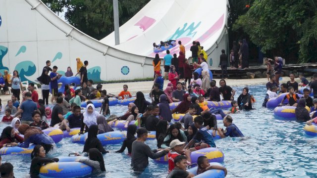 Libur Sekolah, Pengunjung Bugis Waterpark Membludak