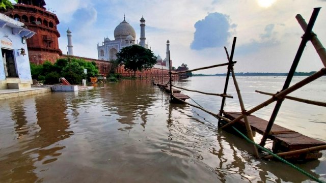 Sungai Yamuna meluap berpotensi 'menenggelamkan' bangunan ikonik Taj Mahal/Int
