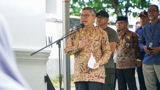 Taufan Pawe Minta Camat Lurah Kawal Kebijakan Penyaluran Beras Rastra