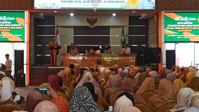 Bimtek Kompetensi Guru, Taufan Pawe Ajak Tenaga Pendidik Terapkan Nilai Sosial Teladan
