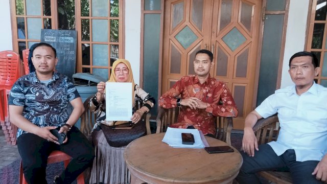 Pelopor Hudayati Ahmad didampingi kuasa hukumnya (Portal Media/Aldy) 
