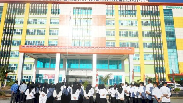 Momen Kekompakan Jajaran RS Regional Hasri Ainun Habibie Peringati HUT RI Ke 78 Tahun 