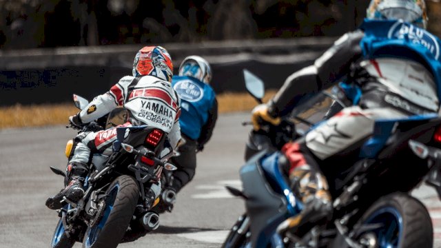 Beli All New R15 Connected dan Rasakan Berkendara di Sirkuit Mandalika