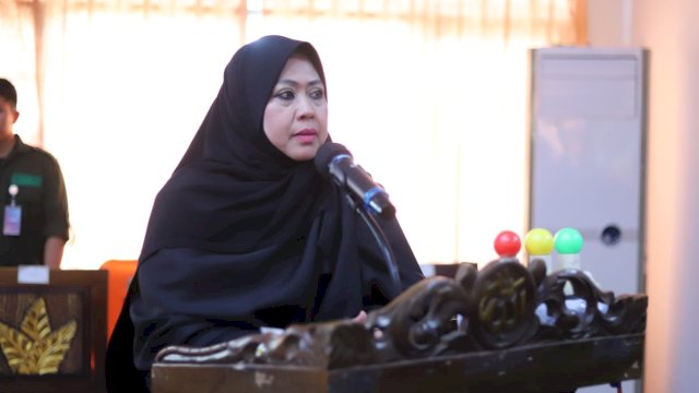 Ketua PKK Erna Rasyid Taufan Resmi Menyandang Gelar Doktor 