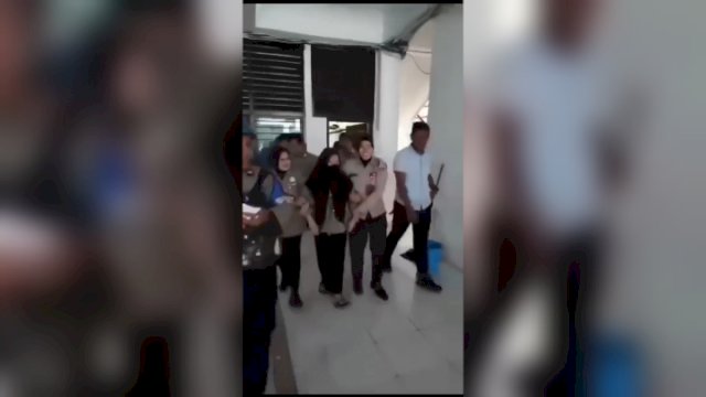 CDA (18) saat diamankan pihak keamanan atau sekuriti kampus Universitas Hasanuddin (Unhas) Makassar,