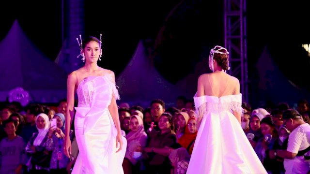 Desainer Internasional Pamerkan Koleksi Baru di Panggung Event F8