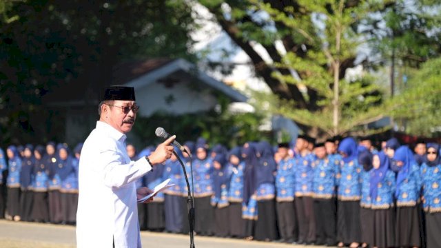 Wakil Bupati Gowa, Abd Rauf Malaganni saat memimpin apel penyerahan SK PPPK dan penandatanganan perjanjian kerja formasi tahun 2022/Ist