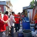 Bantu Warga Terdampak Kekeringan, Muhammad Surya Salurkan 10.000 Liter Air Bersih di Makassar