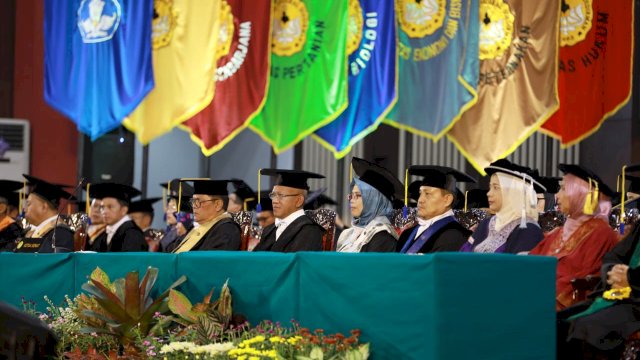 Danny Pomanto Hadiri Pengukuhan Profesor Kehormatan Pius Lustrilanang