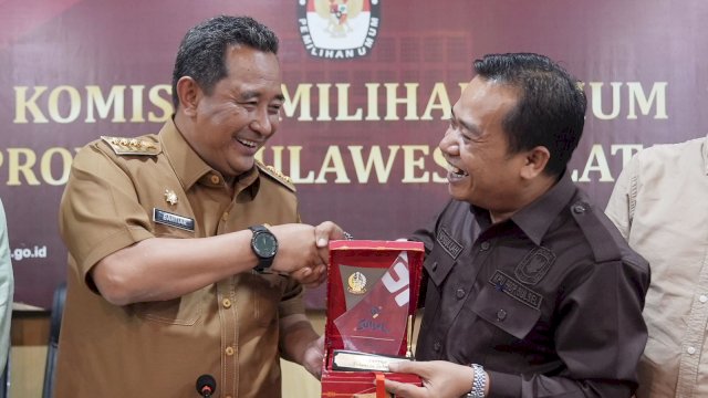 Pj Gubernur Bahtiar disambut Ketua KPU Sulsel Hasbullah/Ist