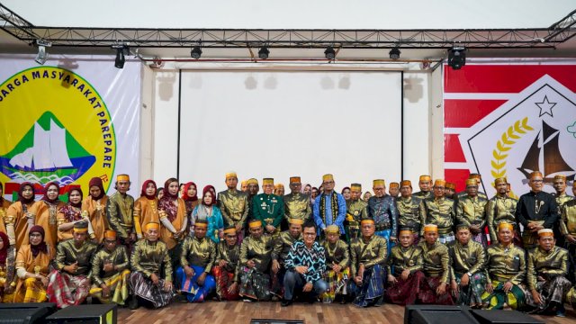 Pelantikan IKM Pare Cabang Kota Balikpapan, Taufan Pawe Ajak Pengurus Tetap Solid