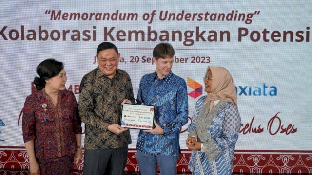 Tingkatkan Kualitas Layanan Perbankan dan Telekomunikasi, XL Axiata Taken MoU dengan CIMB Niaga