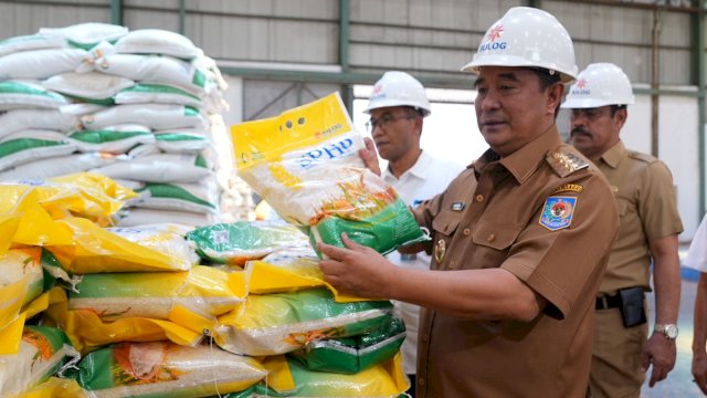 PJ Gubernur Tinjau Stok Beras Bulog: Cukup Hingga Akhir Tahun