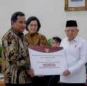 Apresiasi Penanganan Stunting di Sulsel, Wapres Serahkan Rp5,69 Miliar Dana Insentif Fiskal ke Pj Gubernur Bahtiar