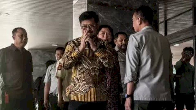 SYL mengundurkan diri dari jabatannya sebagai Menteri Pertanian.