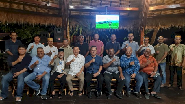 Ketua Umum Badan Pengurus Pusat (BPP) Kerukunan Keluarga Pinrang (KKP), Abdillah Natsir, bersilaturahmi dengan warga Pinrang, dan pengurus KKP Kabupaten Raja Ampat, Provinsi Papua Barat Daya, Minggu malam, 8 Oktober 2023.