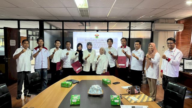 WR 3 Unhas Serahkan SK Tendik Non-PNS