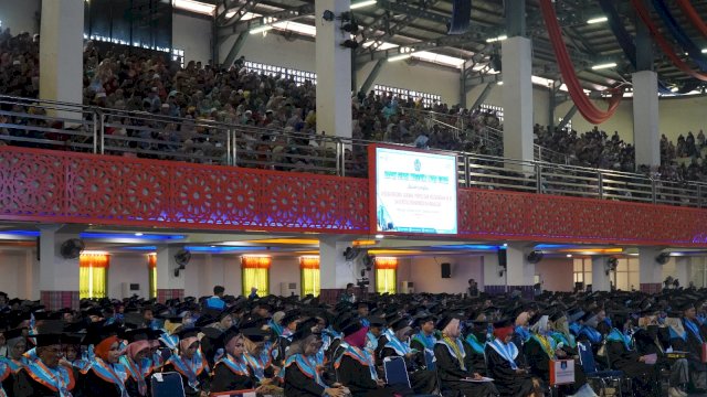 Kukuhkan 1805 Wisudawan, Rektor Paparkan Prestasi Terbaru Unismuh Makassar
