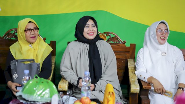 Hadiri Peringatan Maulid Bersama TPA Miftahul Ulum, Erna Rasyid Taufan Ajak Perbanyak Bersedekah dan Bersyukur 