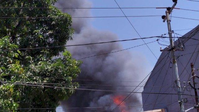 Kebakaran di Jalan Srigala Makassar Hanguskan 10 Rumah