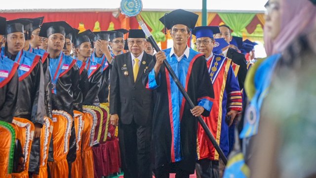 Umpar Wisuda 596 Mahasiswa dari Tiga Tingkatan Pendidikan