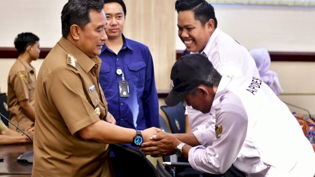 Pj Gubernur Sulsel, Bahtiar Baharuddin, saat menerima pengurus Apdesi.
