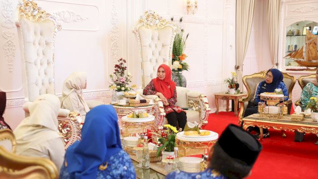 Pj Ketua TP PKK Sulsel, Sofha Marwah Bahtiar, saat menerima kunjungan KOADS Sulsel.