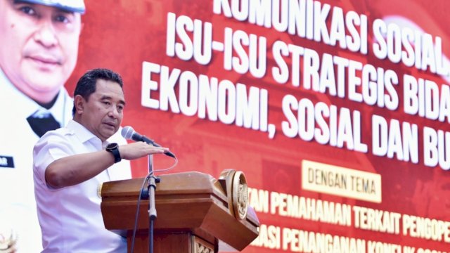 Penjabat Gubernur Sulsel, Bahtiar Baharuddin, membuka Forum Komunikasi Sosial Isu-Isu Strategis Bidang Ekonomi, Sosial, dan Budaya dengan tema Peningkatan Pemahaman terkait Pengoperasian Sistem Informasi Penanganan Konflik Sosial (SIPKS), di Baruga Karaeng Pattinggaloang, Rabu, 18 Oktober 2023.