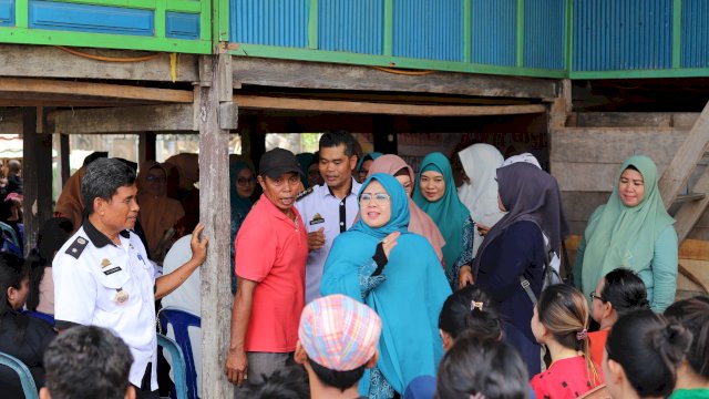 Kolaborasi Bersama DWP Kota Parepare, Erna Rasyid Taufan Gelar Anjangsana dan Bakti Sosial