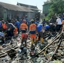 Olymplast Ajak Pandawara Bersih-bersih di Kampung Nelayan Makassar