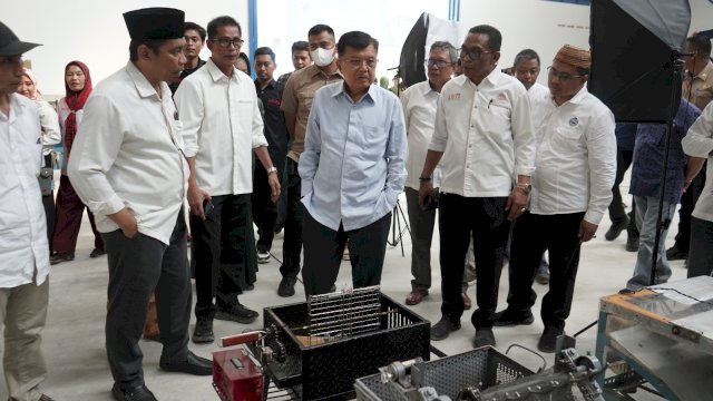 Yayasan Hadji Kalla dan Yayasan Al Ghazali Resmikan Workshop H. Achmad Kalla Fakultas Teknik UIM