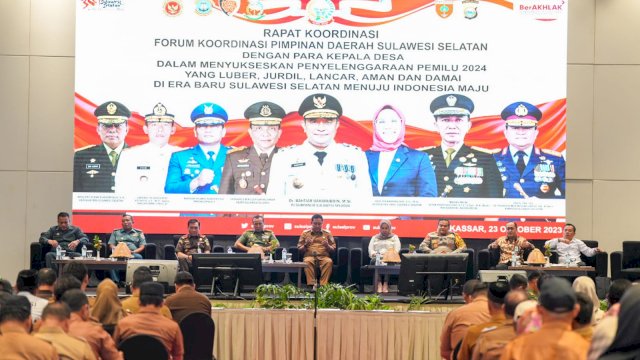 Penjabat Gubernur Sulsel, Bahtiar Baharuddin, menghadiri dan memimpin Rapat Koordinasi Forkopimda Sulsel dengan Para Kepala Desa dalam Menyukseskan Penyelenggaraan Pemilu 2024 yang Luber, Jurdil, Lancar, Aman, dan Damai, di Era Baru Sulsel Menuju Indonesia Maju, di Hotel Claro, Senin, 23 Oktober 2023.