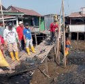 Pandawara Group Sukses Bersihkan Sampah di Kampung Nelayan Makassar