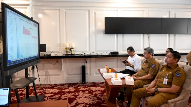 Penjabat Sekretaris Daerah Provinsi Sulawesi Selatan, Andi Muhammad Arsjad mengikuti Rapat Koordinasi Inflasi 2023 secara virtual di Baruga Lounge, Kantor Gubernur Sulsel, Senin 23 Oktober 2023.