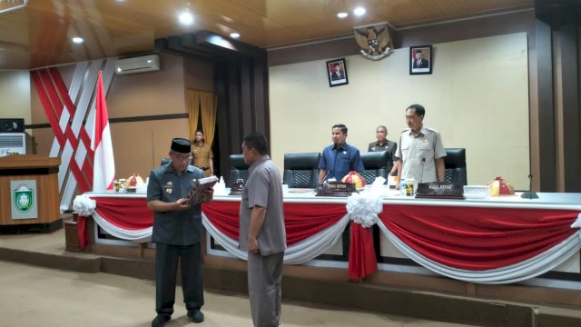 Wali Kota Parepare Serahkan Langsung Hadiah Kepada Kelompok Ternak dan Budidaya Perikanan Berprestasi Tahun 2023
