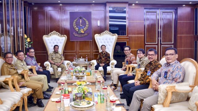 Direktur Distribusi PLN Persero, Adi Priyanto, menemui Penjabat Gubernur Sulsel, Bahtiar Baharuddin, di Kantor Gubernur, Selasa, 24 Oktober 2023.