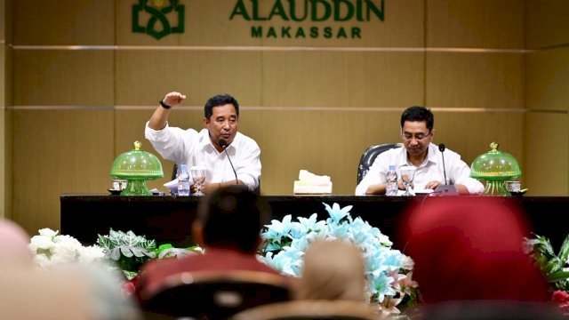 Pj Gubernur Sulsel, Bahtiar Baharuddin, melakukan kunjungan silaturahmi untuk bertemu dengan akademisi dan civitas Universitas Islam Negeri (UIN) Alauddin, di Ruang Senat, Lantai 4 Rektorat UIN Alauddin, Rabu, 25 Oktober 2023.