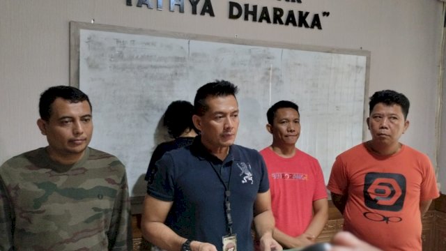Kasat Narkoba Polrestabes Makassar, AKBP Doli M Tanjung saat memberikan keterangan kepada awak media/Ist