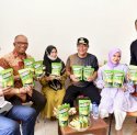 Sambangi Pelaku Usaha Rumahan Kripik Pisang, Pj Gubernur Bahtiar Bantu Promosi