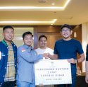 HIPMI Sulsel Serahkan 10 Gerobak Usaha untuk Pemuda