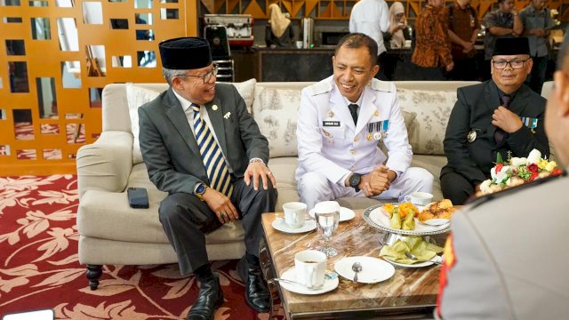 Taufan Pawe Serahkan Tonggak Kepemimpinan Kepada Pj Wali Kota Parepare Akbar Ali