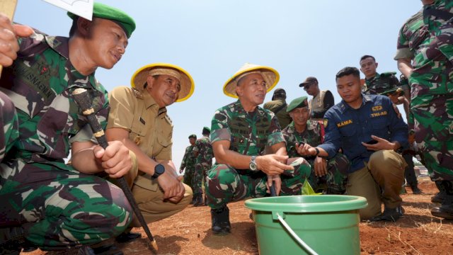 Pelaksanaan Gerakan Nasional Ketahanan Pangan yang dipusatkan di Kelurahan Tamarunang, Kecamatan Somba Opu, Rabu, 1 November 2023.