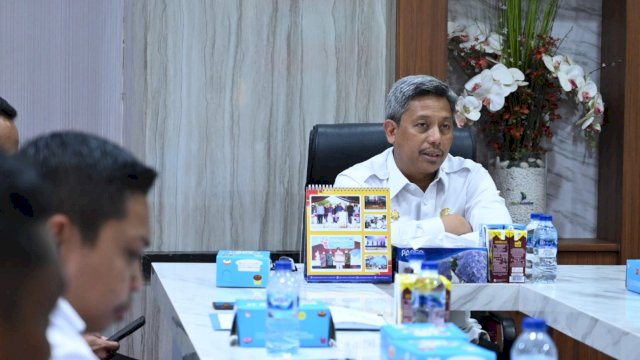 Pj Sekda Sulsel, Andi Muhammad Arsjad memimpin rapat terkait penyusunan Tambahan Penghasilan Pegawai (TPP) bagi ASN Lingkup Pemprov Sulsel Tahun Anggaran 2024. 