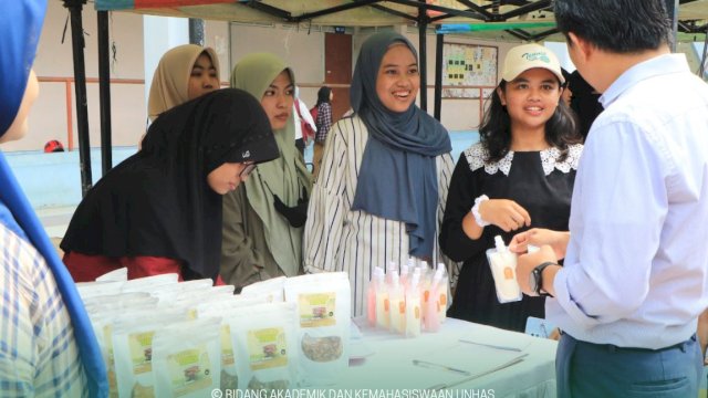 Unhas Gelar Pameran Produk Wirausaha Mahasiswa